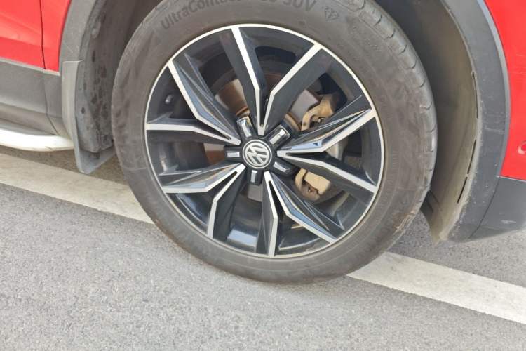 Used Volkswagen Tiguan L 2017 380TSI Automatic All-Wheel Drive Supreme Flagship Edition Right Front Wheel Hub