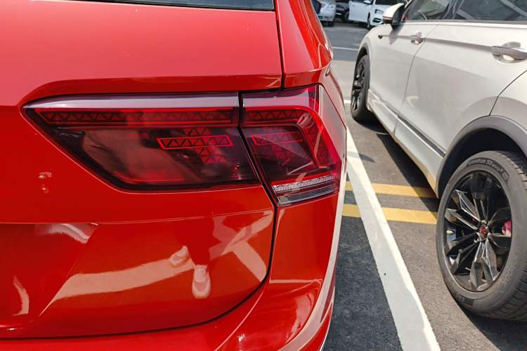 Used Volkswagen Tiguan L 2017 330TSI Automatic Two-Wheel Drive Flagship Edition Right Rear Taillight