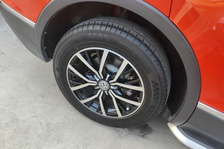 Used Volkswagen Tiguan L 2017 330TSI Automatic Two-Wheel Drive Comfort Edition Right Rear Wheel Hub