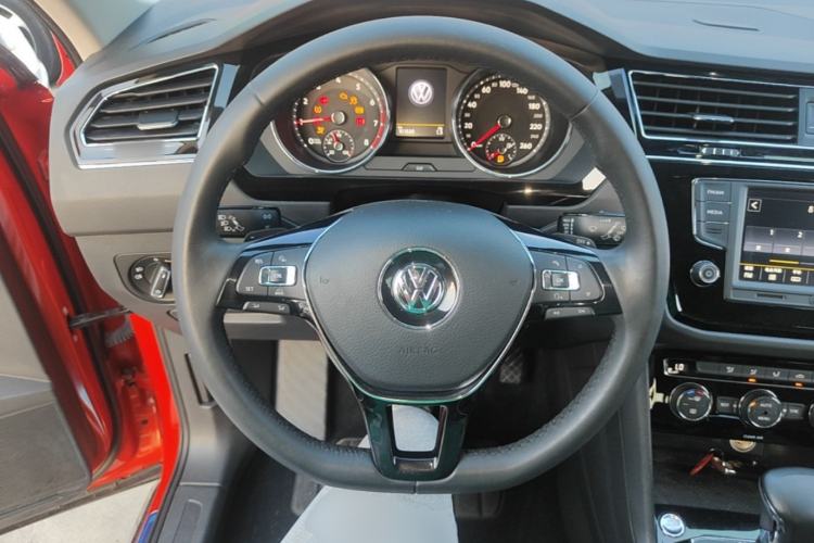 Used Volkswagen Tiguan L 2017 330TSI Automatic Two-Wheel Drive Comfort Edition Steering Wheel