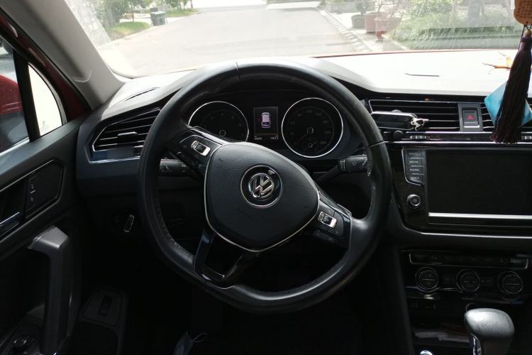 Used Volkswagen Tiguan L 2017 330TSI Automatic Two-Wheel Drive Flagship Edition Steering Wheel