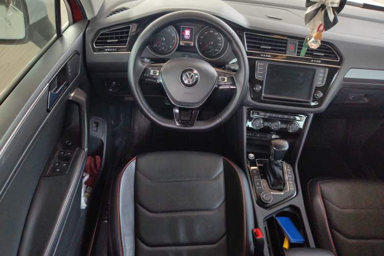 Used Volkswagen Tiguan L 2017 380TSI Automatic All-Wheel-Drive Flagship Edition Steering Wheel
