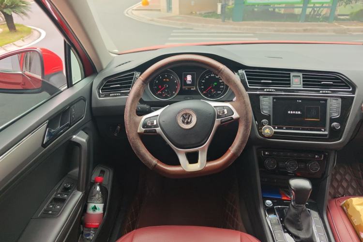Used Volkswagen Tiguan L 2017 380TSI Automatic All-Wheel-Drive Luxury Edition Steering Wheel