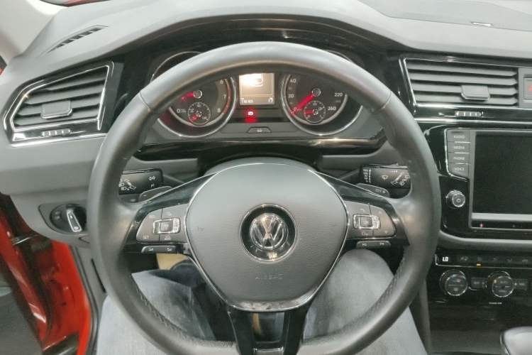 Used Volkswagen Tiguan L 2017 380TSI Automatic All-Wheel Drive Supreme Flagship Edition Steering Wheel