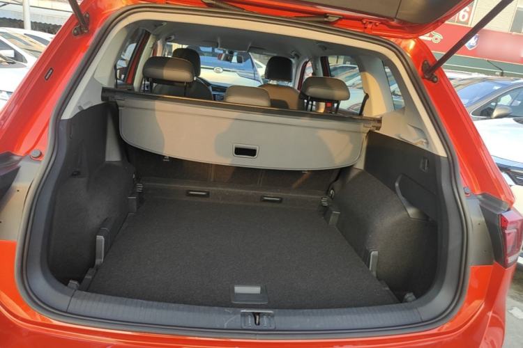 Used Volkswagen Tiguan L 2017 330TSI Automatic Two-Wheel Drive Comfort Edition Trunk