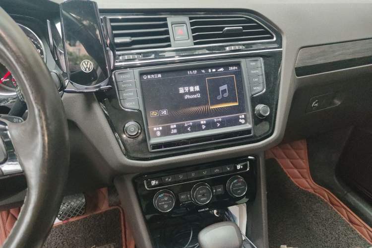 Used Volkswagen Tiguan L 2017 330TSI Automatic Two-Wheel Drive Luxury Edition Audio And AC Panel