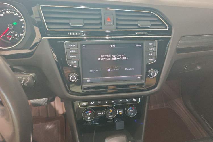 Used Volkswagen Tiguan L 2017 330TSI Automatic Two-Wheel Drive Flagship Edition Audio And AC Panel
