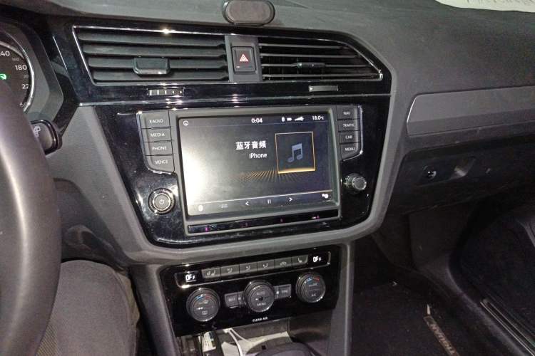 Used Volkswagen Tiguan L 2017 330TSI Automatic Two-Wheel Drive Flagship Edition Audio And AC Panel