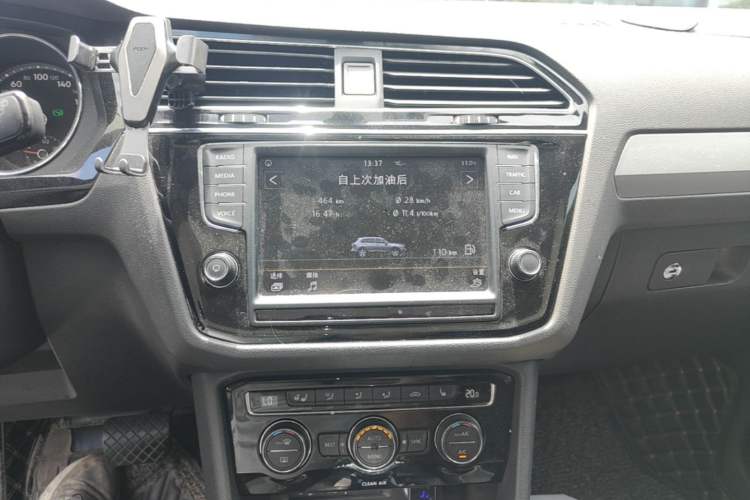 Used Volkswagen Tiguan L 2017 330TSI Automatic Two-Wheel Drive Luxury Edition Audio And AC Panel