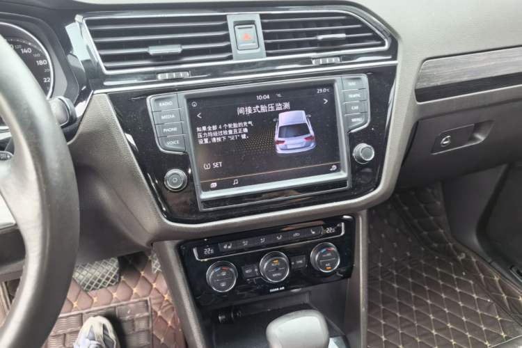 Used Volkswagen Tiguan L 2017 330TSI Automatic Two-Wheel Drive Flagship Edition Audio And AC Panel
