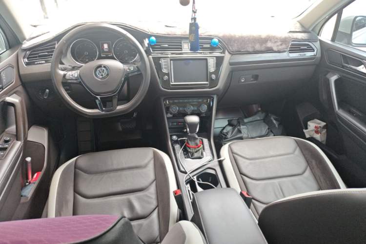 Used Volkswagen Tiguan L 2017 330TSI Automatic Two-Wheel Drive Luxury Edition Center Console