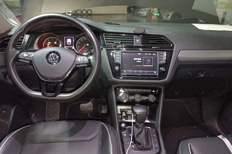 Used Volkswagen Tiguan L 2017 330TSI Automatic Two-Wheel Drive Flagship Edition Center Console