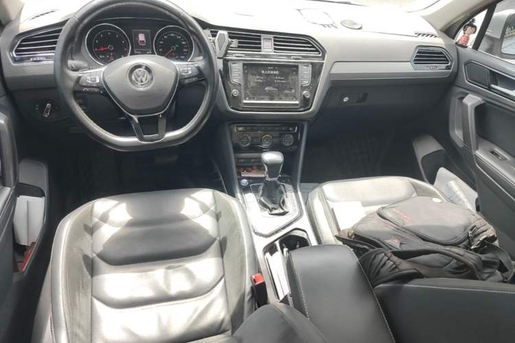 Used Volkswagen Tiguan L 2017 330TSI Automatic Two-Wheel Drive Luxury Edition Center Console