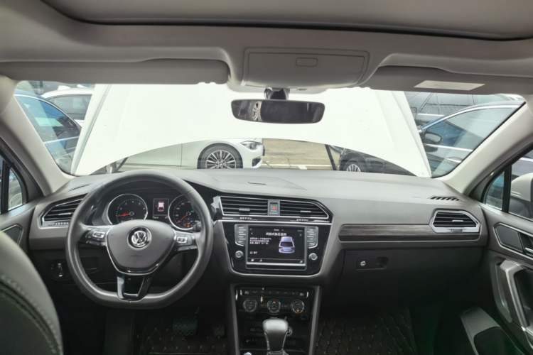 Used Volkswagen Tiguan L 2017 330TSI Automatic Two-Wheel Drive Flagship Edition Center Console