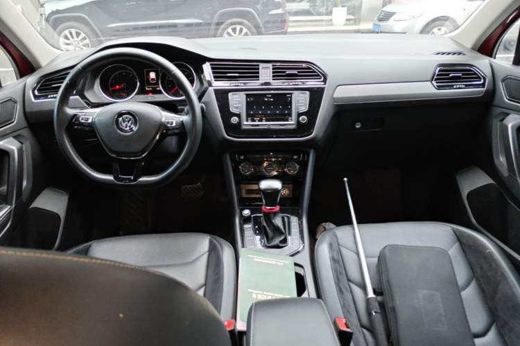 Used Volkswagen Tiguan L 2017 330TSI Automatic Two-Wheel Drive Comfort Edition Center Console