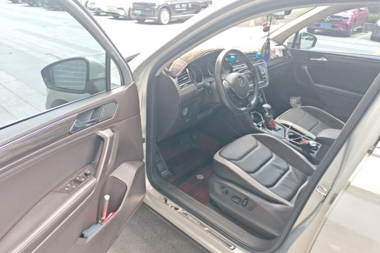 Used Volkswagen Tiguan L 2017 330TSI Automatic Two-Wheel Drive Luxury Edition Driver Seat