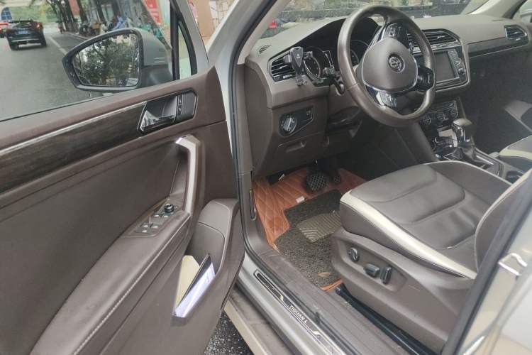Used Volkswagen Tiguan L 2017 330TSI Automatic Two-Wheel Drive Luxury Edition Driver Seat