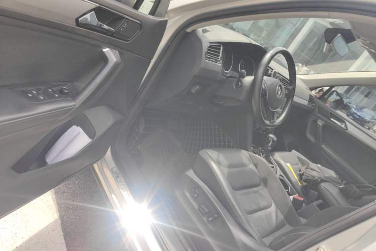 Used Volkswagen Tiguan L 2017 330TSI Automatic Two-Wheel Drive Luxury Edition Driver Seat