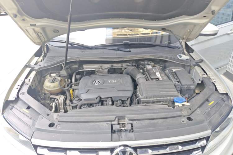 Used Volkswagen Tiguan L 2017 330TSI Automatic Two-Wheel Drive Luxury Edition Engine Bay