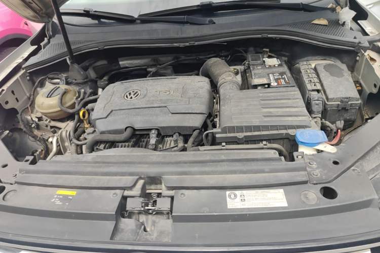 Used Volkswagen Tiguan L 2017 330TSI Automatic Two-Wheel Drive Luxury Edition Engine Bay