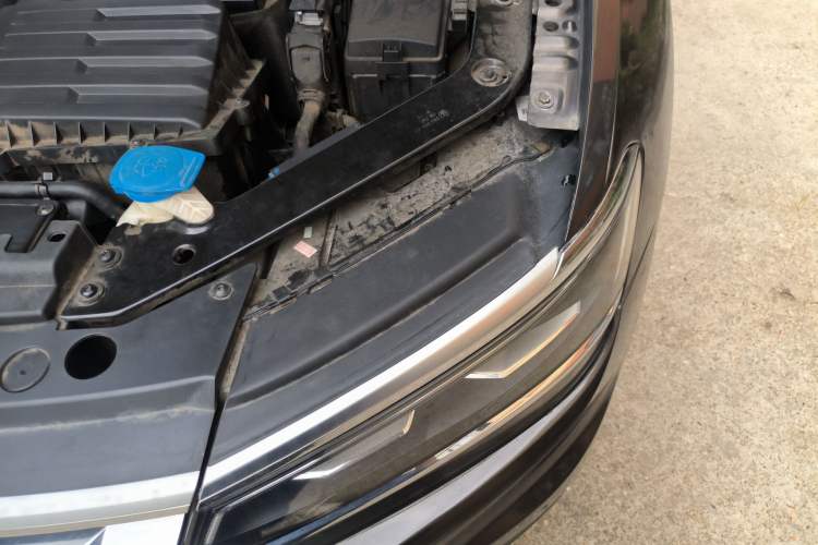 Used Volkswagen Tiguan L 2017 330TSI Automatic Two-Wheel Drive Flagship Edition Engine Bay Left