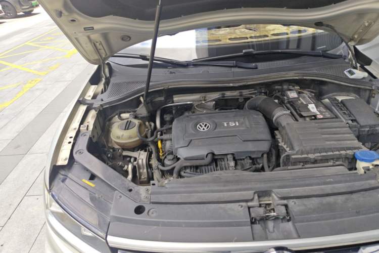 Used Volkswagen Tiguan L 2017 330TSI Automatic Two-Wheel Drive Luxury Edition Engine Bay Right