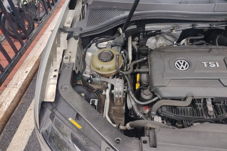 Used Volkswagen Tiguan L 2017 330TSI Automatic Two-Wheel Drive Luxury Edition Engine Bay Right