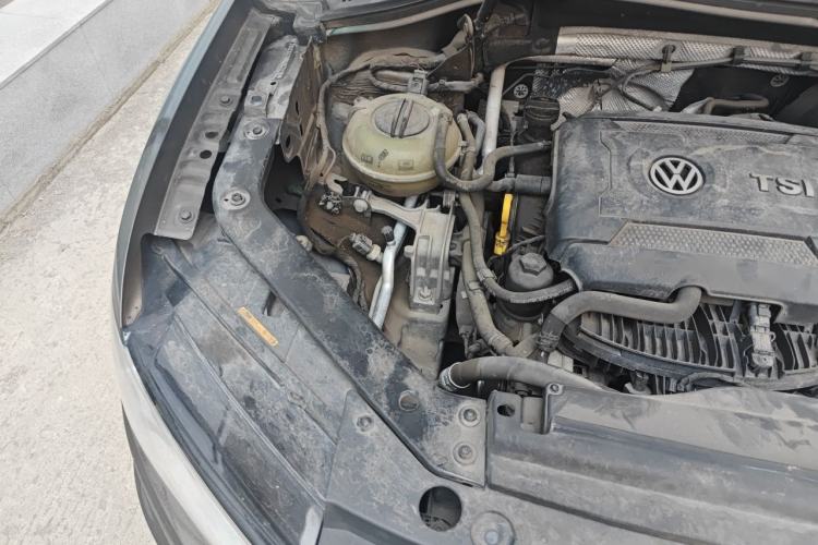 Used Volkswagen Tiguan L 2017 330TSI Automatic Two-Wheel Drive Luxury Edition Engine Bay Right