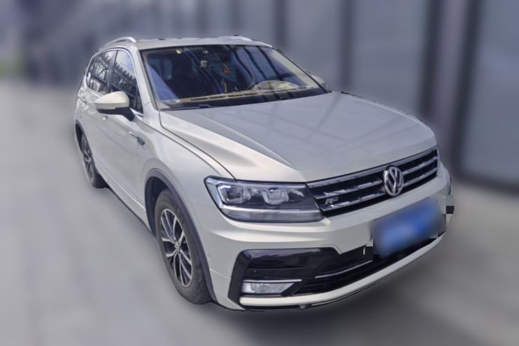 Used Volkswagen Tiguan L 2017 330TSI Automatic Two-Wheel Drive Luxury Edition Front Right 45 Deg