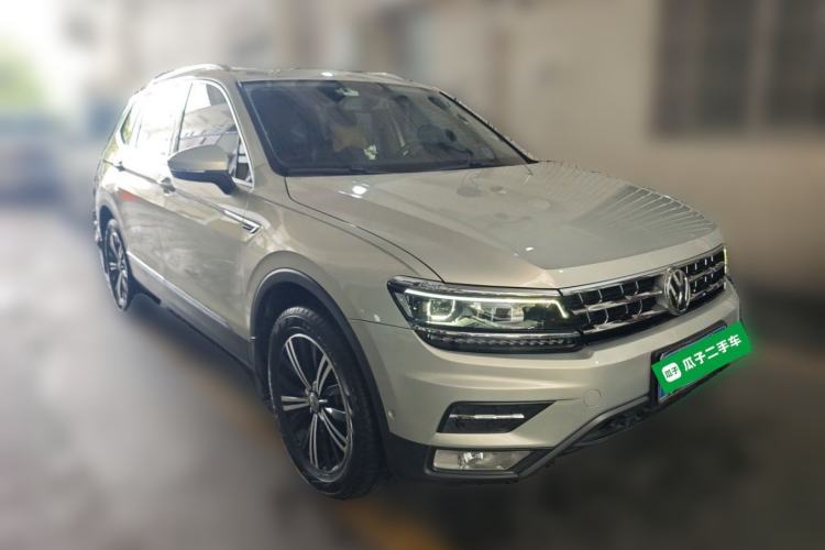 Used Volkswagen Tiguan L 2017 330TSI Automatic Two-Wheel Drive Flagship Edition Front Right 45 Deg