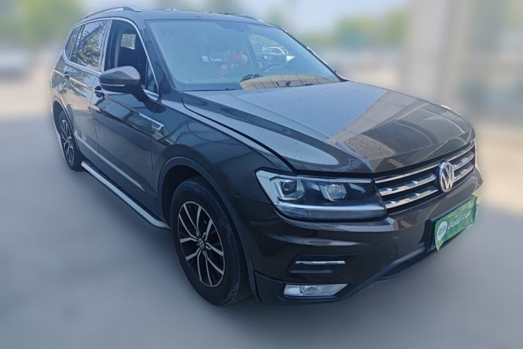Used Volkswagen Tiguan L 2017 330TSI Automatic Two-Wheel Drive Luxury Edition Front Right 45 Deg