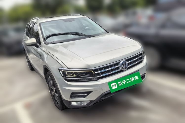 Used Volkswagen Tiguan L 2017 330TSI Automatic Two-Wheel Drive Flagship Edition Front Right 45 Deg
