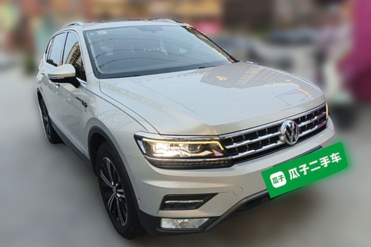 Used Volkswagen Tiguan L 2017 330TSI Automatic Two-Wheel Drive Flagship Edition Front Right 45 Deg