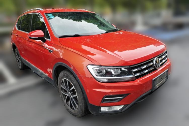 Used Volkswagen Tiguan L 2017 330TSI Automatic Two-Wheel Drive Comfort Edition Front Right 45 Deg