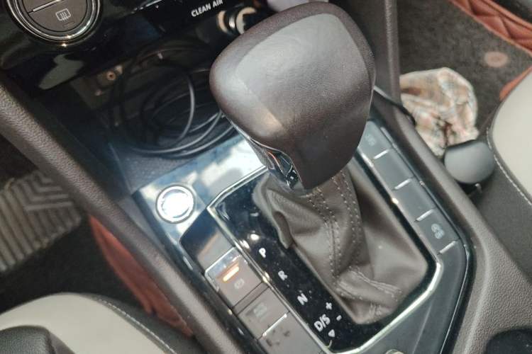 Used Volkswagen Tiguan L 2017 330TSI Automatic Two-Wheel Drive Luxury Edition Gear Lever