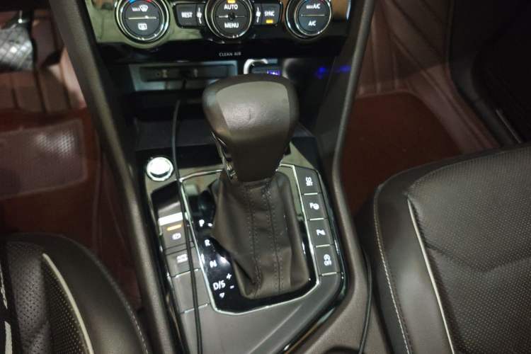 Used Volkswagen Tiguan L 2017 330TSI Automatic Two-Wheel Drive Flagship Edition Gear Lever