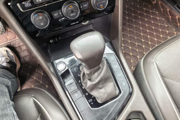 Used Volkswagen Tiguan L 2017 330TSI Automatic Two-Wheel Drive Flagship Edition Gear Lever