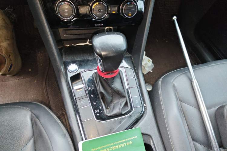 Used Volkswagen Tiguan L 2017 330TSI Automatic Two-Wheel Drive Comfort Edition Gear Lever