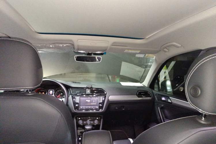 Used Volkswagen Tiguan L 2017 330TSI Automatic Two-Wheel Drive Flagship Edition Headliner
