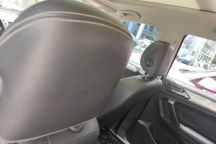 Used Volkswagen Tiguan L 2017 330TSI Automatic Two-Wheel Drive Luxury Edition Headliner