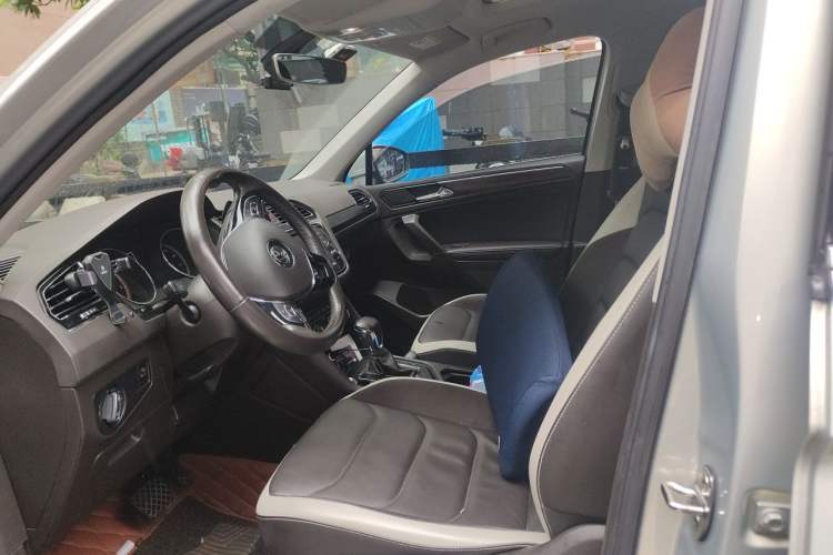 Used Volkswagen Tiguan L 2017 330TSI Automatic Two-Wheel Drive Luxury Edition Left Front Seat