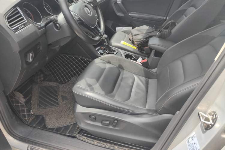 Used Volkswagen Tiguan L 2017 330TSI Automatic Two-Wheel Drive Luxury Edition Left Front Seat