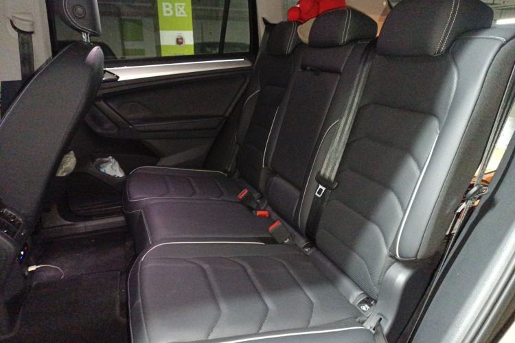 Used Volkswagen Tiguan L 2017 330TSI Automatic Two-Wheel Drive Flagship Edition Left Rear Seat