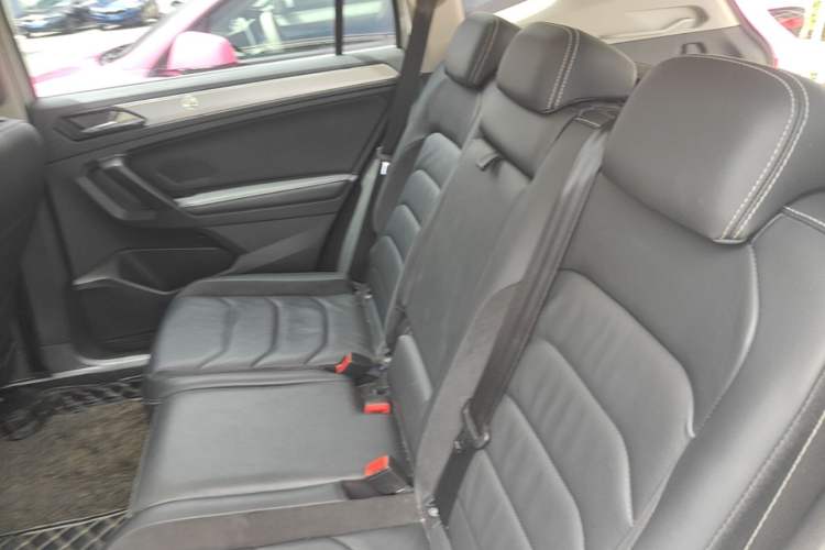 Used Volkswagen Tiguan L 2017 330TSI Automatic Two-Wheel Drive Luxury Edition Left Rear Seat