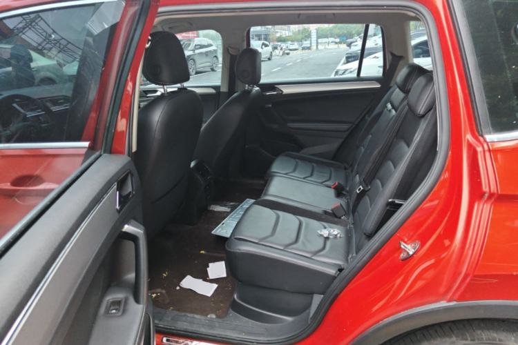 Used Volkswagen Tiguan L 2017 330TSI Automatic Two-Wheel Drive Comfort Edition Left Rear Seat