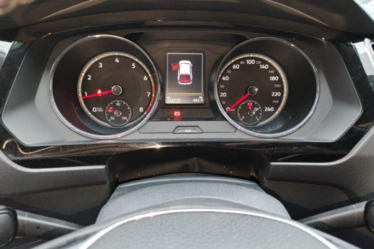 Used Volkswagen Tiguan L 2017 330TSI Automatic Two-Wheel Drive Comfort Edition Odometer Close Up