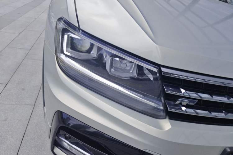 Used Volkswagen Tiguan L 2017 330TSI Automatic Two-Wheel Drive Luxury Edition Right Front Headlight