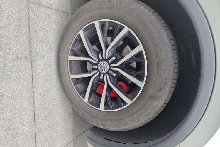 Used Volkswagen Tiguan L 2017 330TSI Automatic Two-Wheel Drive Luxury Edition Right Front Wheel Hub