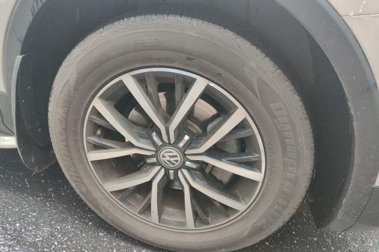 Used Volkswagen Tiguan L 2017 330TSI Automatic Two-Wheel Drive Luxury Edition Right Front Wheel Hub