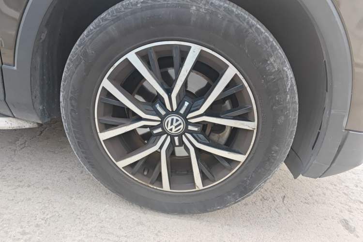 Used Volkswagen Tiguan L 2017 330TSI Automatic Two-Wheel Drive Luxury Edition Right Front Wheel Hub